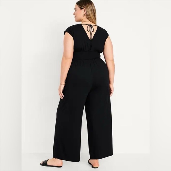 NWT! Old Navy Black Waist-Defined Shirred Jumpsuit - Multiple 🤎 - Picture 7 of 13